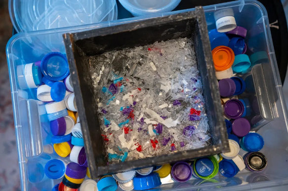break-plastic-into-piece-2